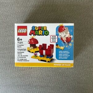 Unopened new in box Lego SuperMario Propeller Mario 71371